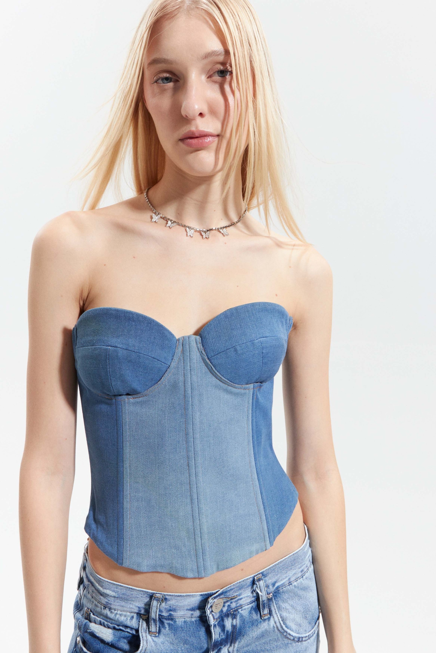 CORSET RUNWAY