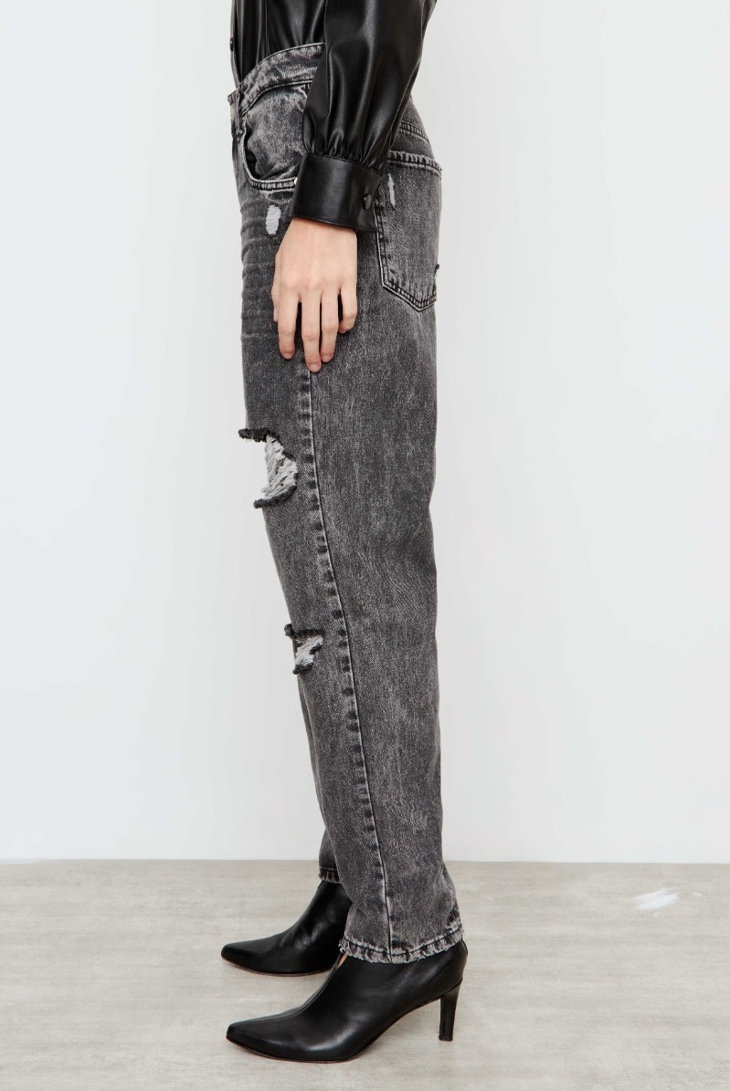 JEANS CARROT SUKI BLACK DESTROYED