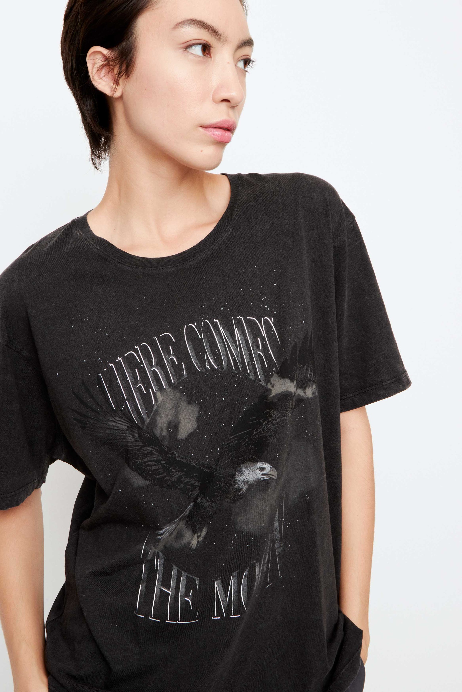 REMERA HERE COMES THE MOON