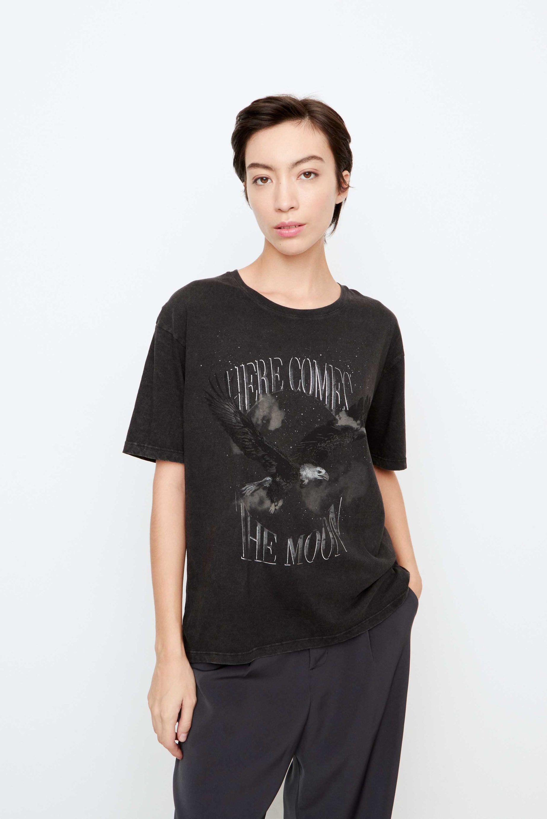 REMERA HERE COMES THE MOON