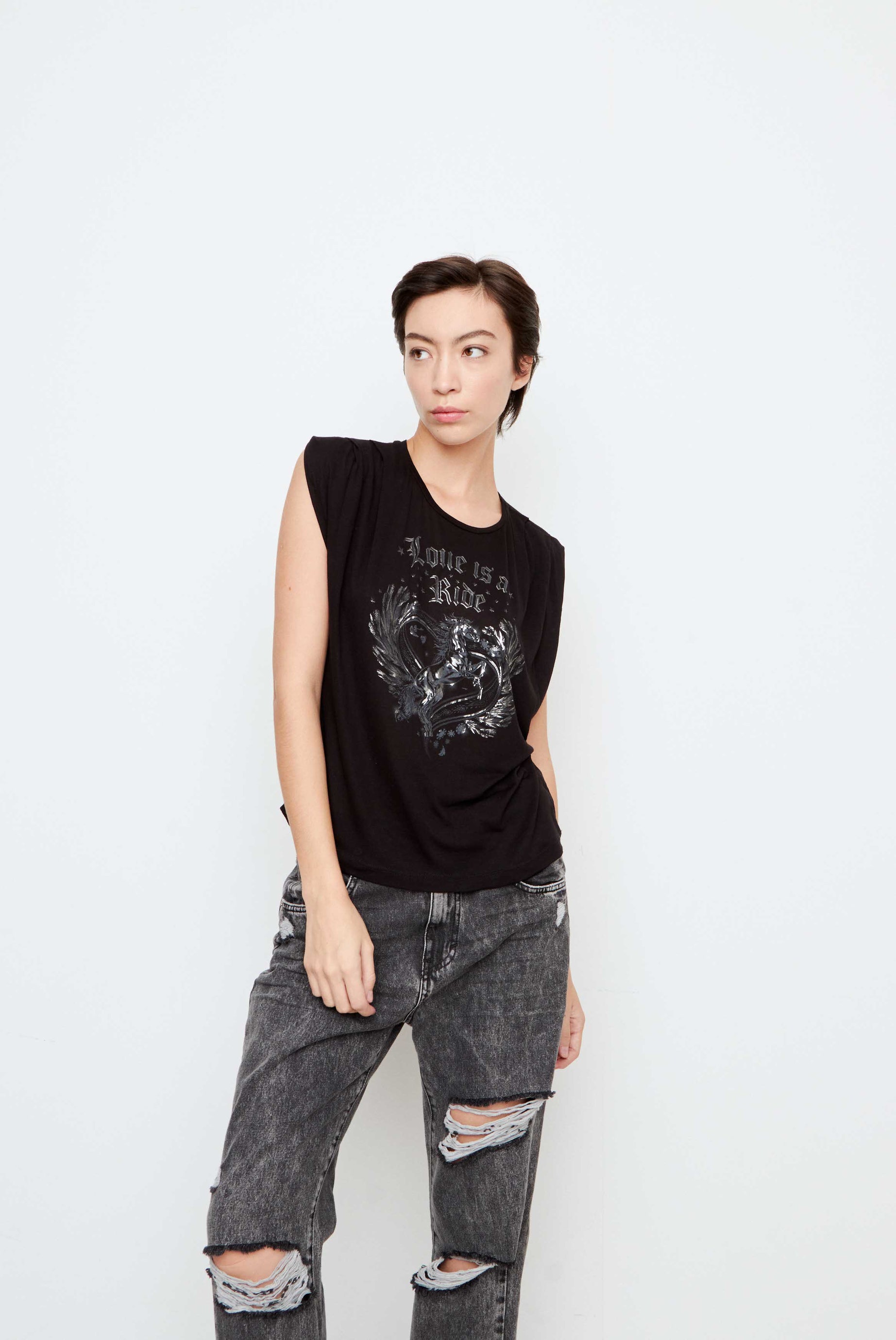 REMERA LOVE IS A RIDE