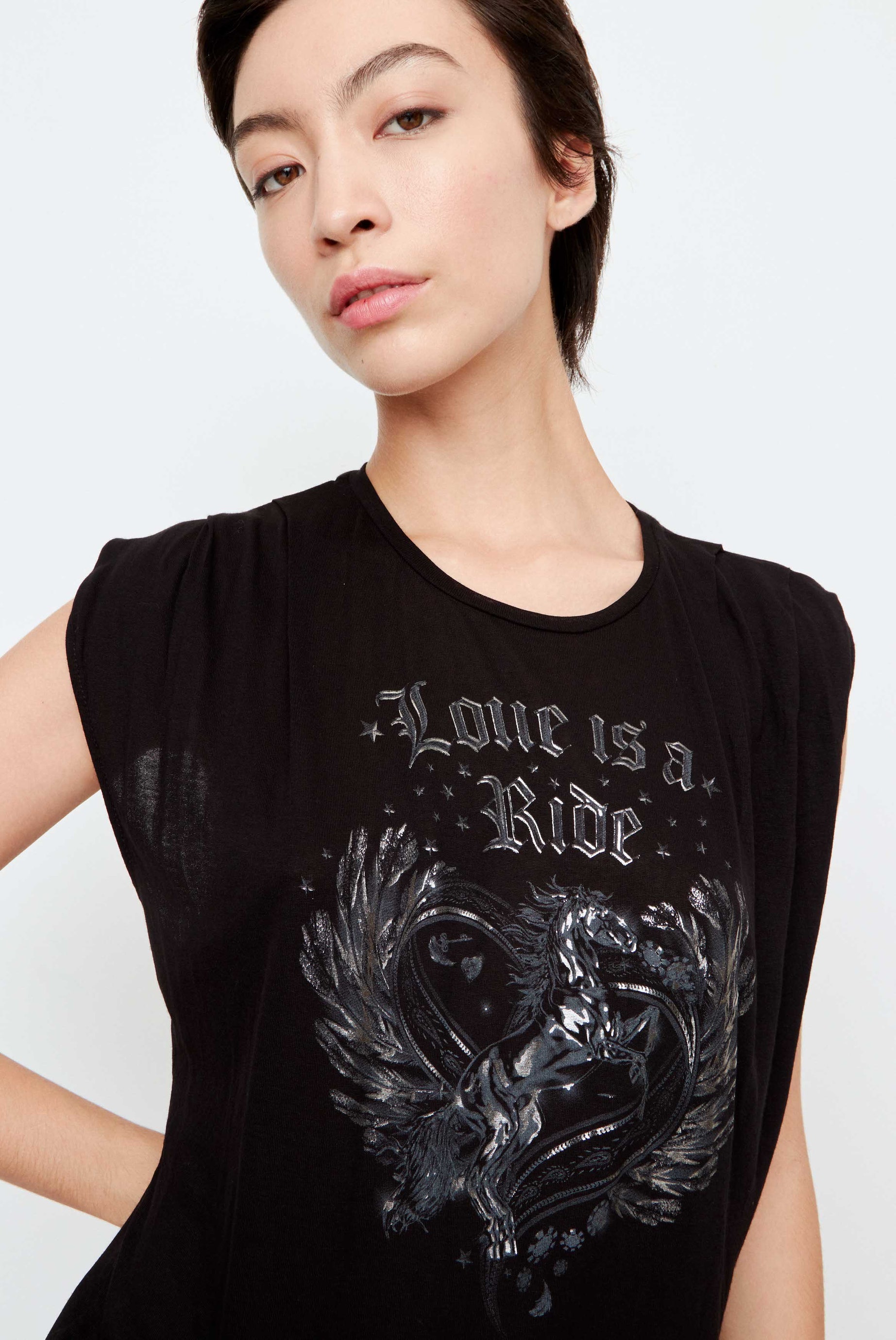 REMERA LOVE IS A RIDE