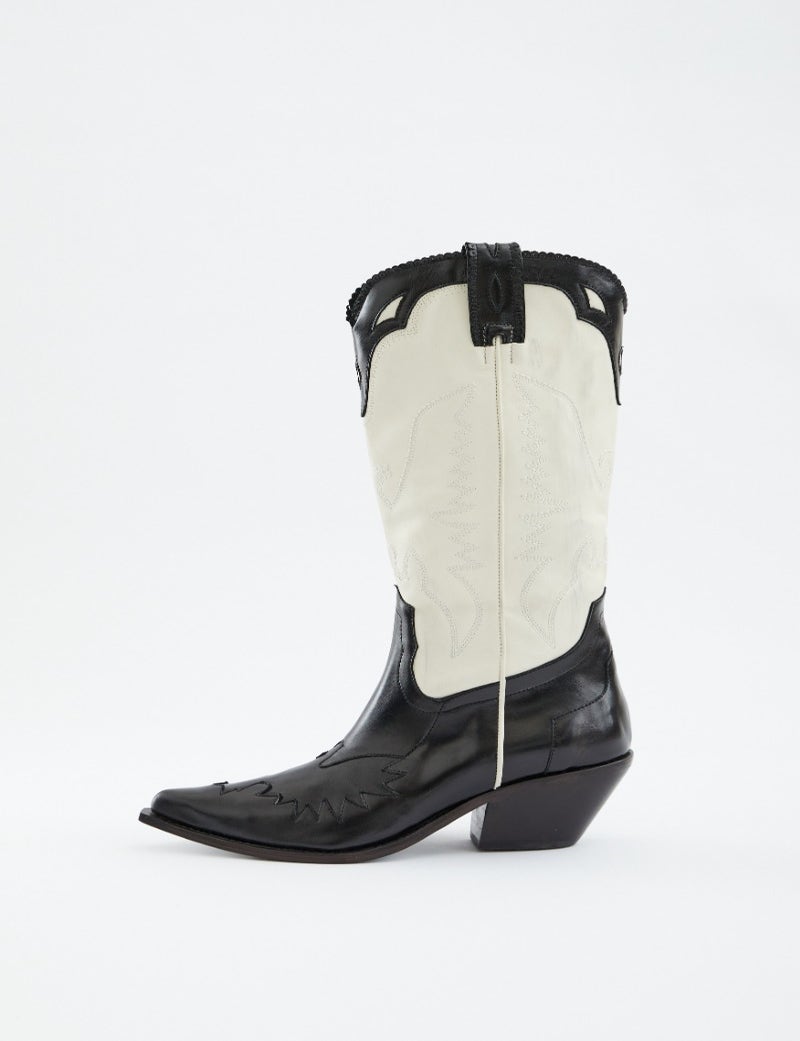 BOTA A GIRL LIKE ME
