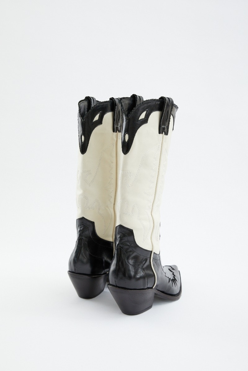 BOTA A GIRL LIKE ME
