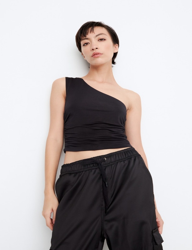 TOP COME CLOSER
