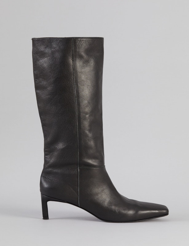 BOTA KOSMOPOLITAN                                                                                    