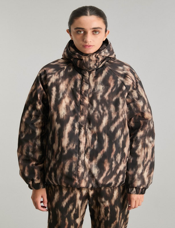 CAMPERA BLURRY SCENE                                                                                 