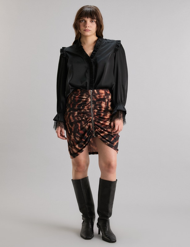 FALDA COPPER BLURRY SCENE                                                                            