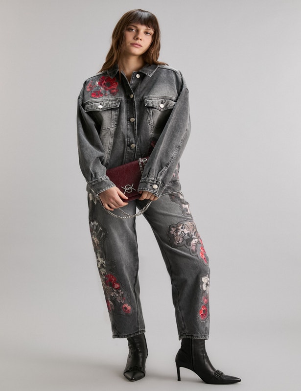 JEANS BARREL POSIONED ROMANCE                                                                        