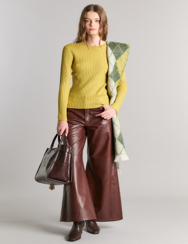 SWEATER CRUSH                                                                                        